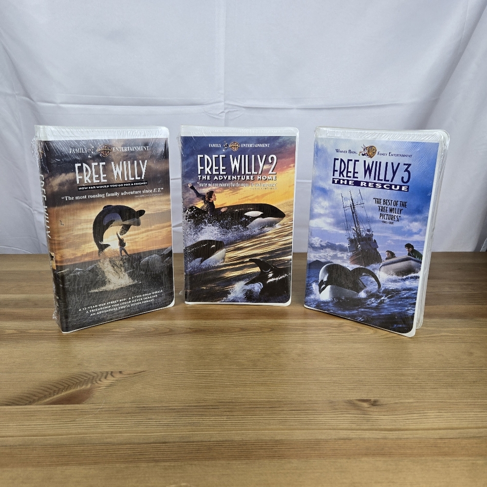 Warner Bros. Free Willy VHS Collection - Black, Blue, White